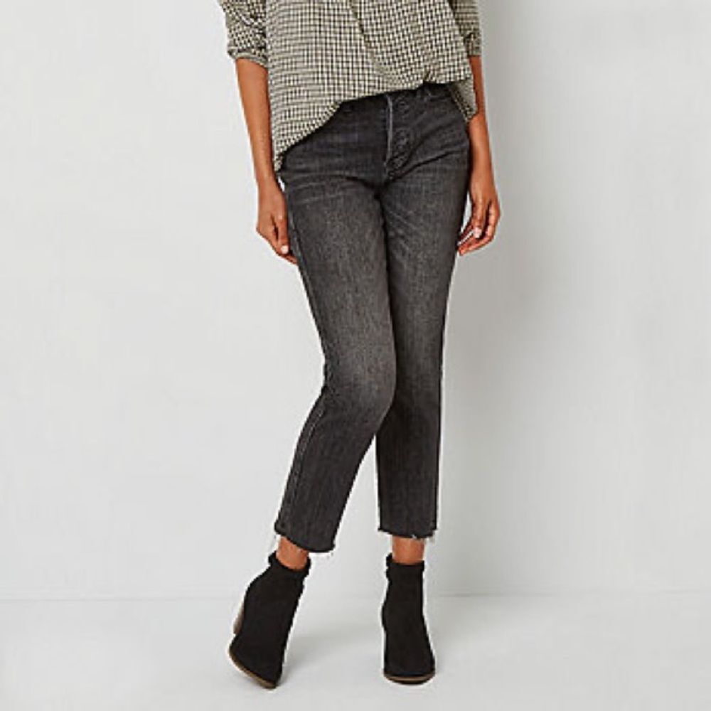 a.n.a Women's High Rise Cropped Jeans in Washed Black